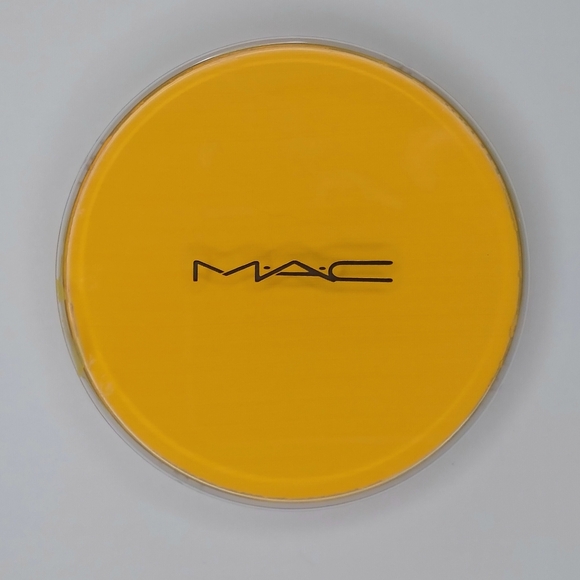MAC Cosmetics CHROMACAKE Primary Yellow NIB - Picture 3 of 6